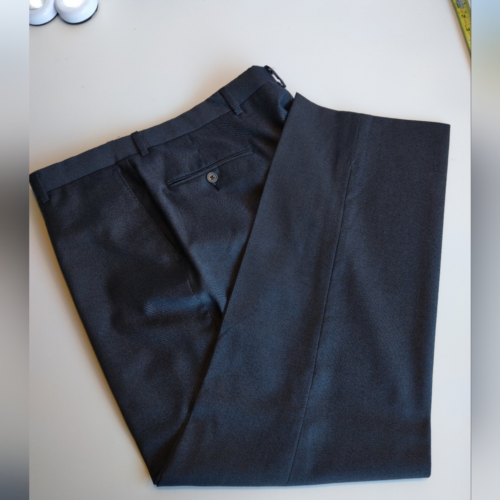 Suits - Picture 3 of 11